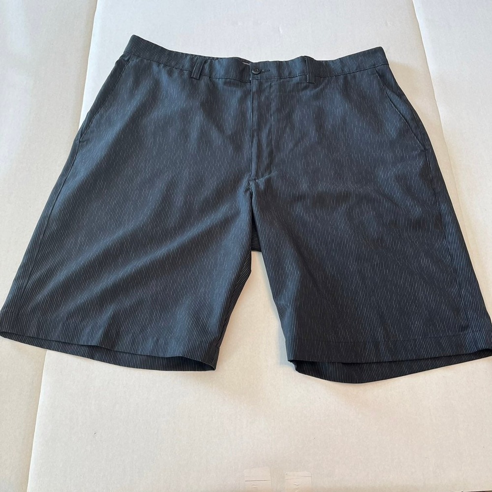 PGA Tour men's grey striped golf‎ shorts. 36" waist.